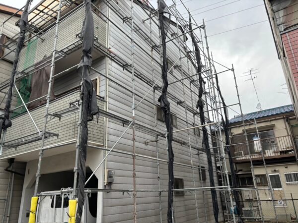 大阪府四条畷外壁工事開始しております。